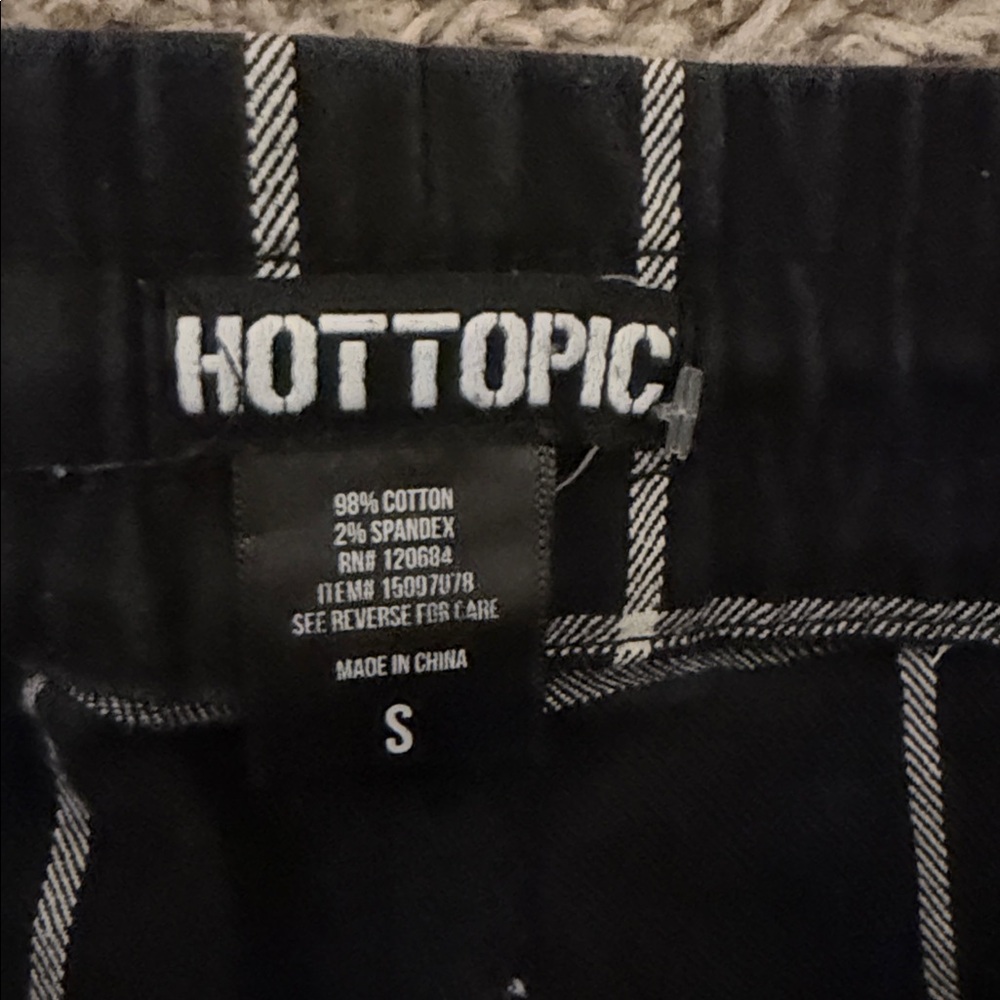 Hot Topic Black and White Grid Cargo Pants - Picture 3 of 8